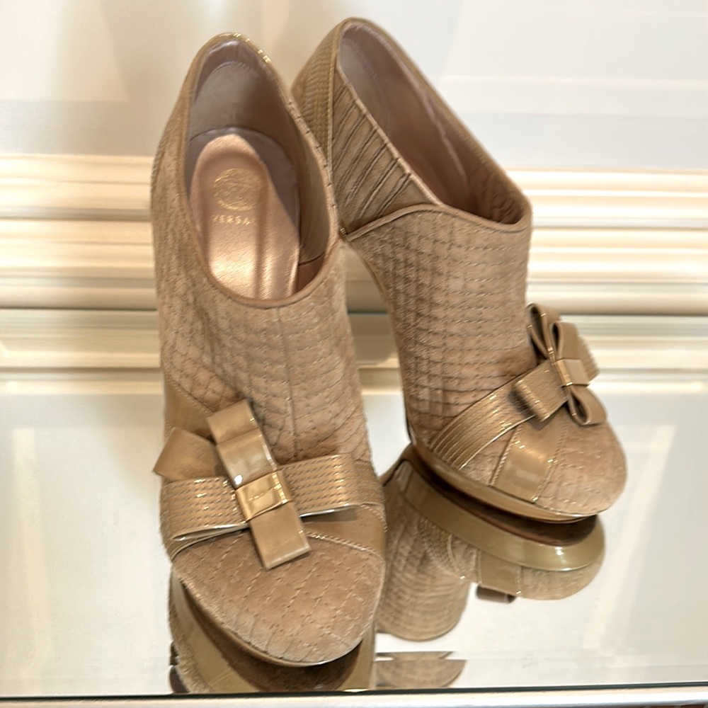 Versace shoes size 37
